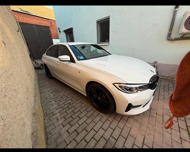 Gebraucht BMW 330e 295 PS (216 kW) 2021 Weiß Limousine