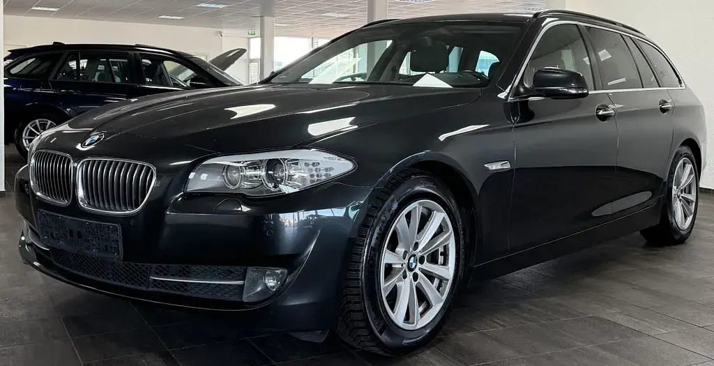 Gebraucht BMW 520 Performance 184 PS (135 kW) 2012 Sophistograu brillanteffekt Kombi