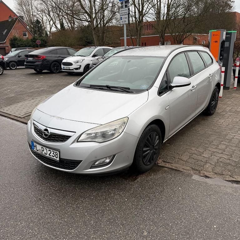 Gebraucht Opel Astra Edition 165 PS (121 kW) 2012 Silber Kombi