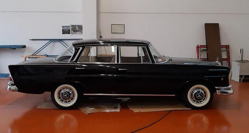 Gebraucht Mercedes 220 120 PS (88 kW) 1960 Schwarz Limousine