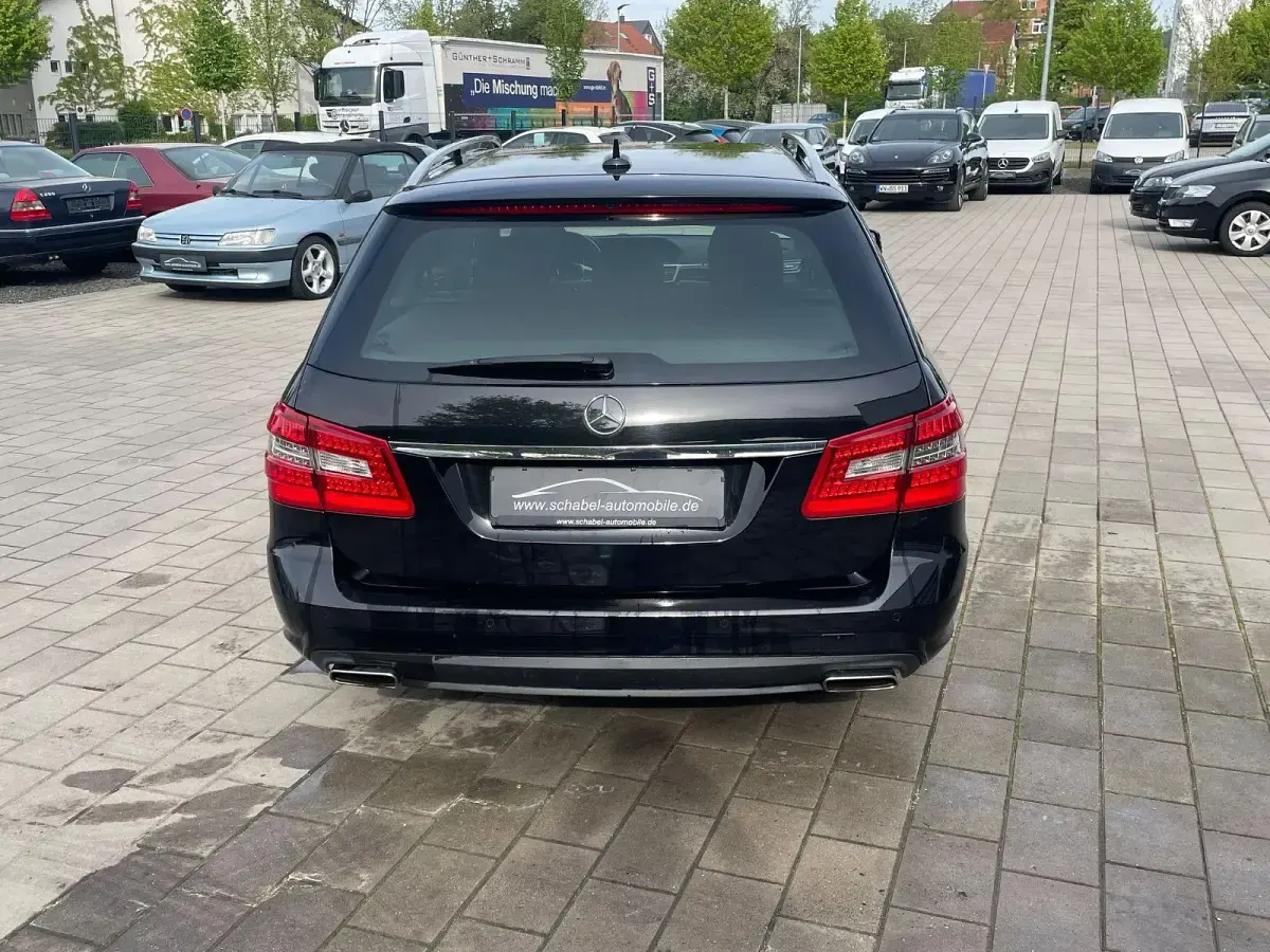 Gebraucht Mercedes E500 408 PS (300 kW) 2011 Schwarz Kombi