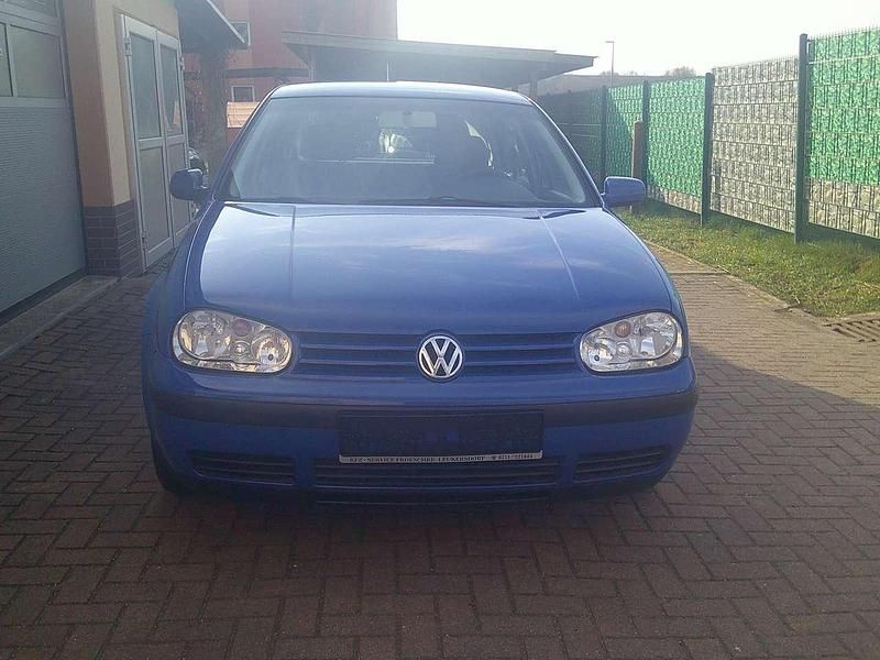 Używany VW Golf IV Edition 75 KM (55 kW) 2000 Niebieski Sedan/Limuzyna