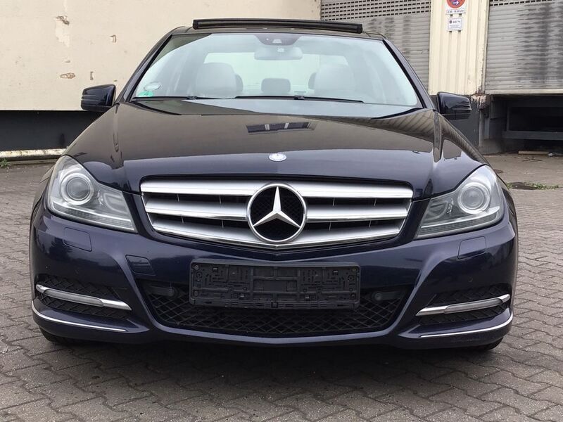 Blau Gebraucht 2012 Mercedes C200 Limousine | 8.850 € (Fairer Preis) - Bild 1/4