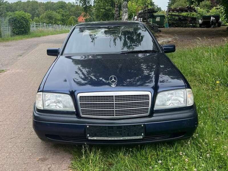 Blau Gebraucht 1996 Mercedes C220 Limousine | 4.990 € (Fairer Preis) - Bild 1/4