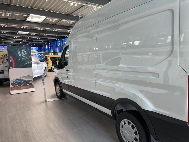 Gebraucht Ford Transit Trend 131 PS (96 kW) 2024 Frostweiß (weiß) Van