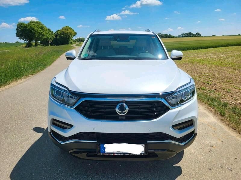 Weiß Gebraucht 2019 Ssangyong Rexton Sapphire SUV | 24.900 € (Guter Preis) - Bild 1/4