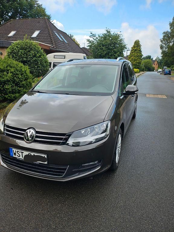 Braun Gebraucht 2016 VW Sharan Allstar Van / Kleinbus | 15.500 € (Guter Preis) - Bild 1/4