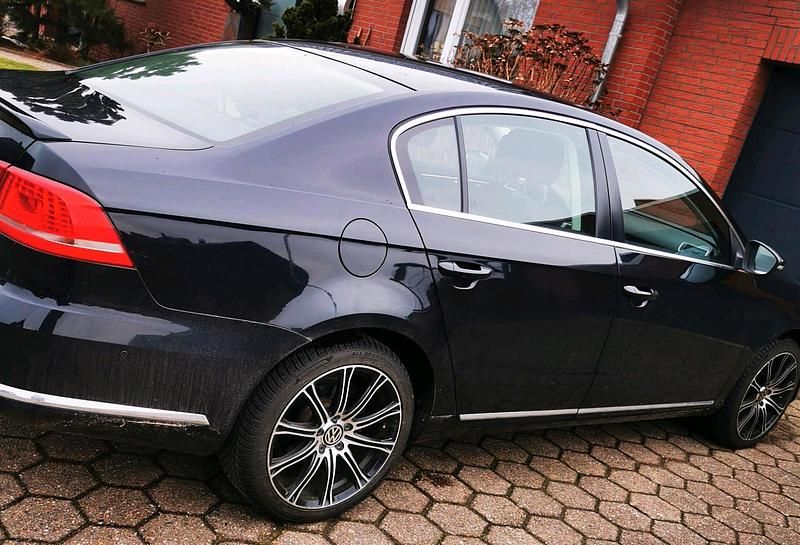 Gebraucht VW Passat Comfortline 140 PS (102 kW) 2012 Schwarz Limousine