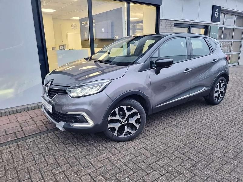 Gebraucht Renault Captur Intens 90 PS (66 kW) 2018 Stahlgrau black pearl (metallic) SUV