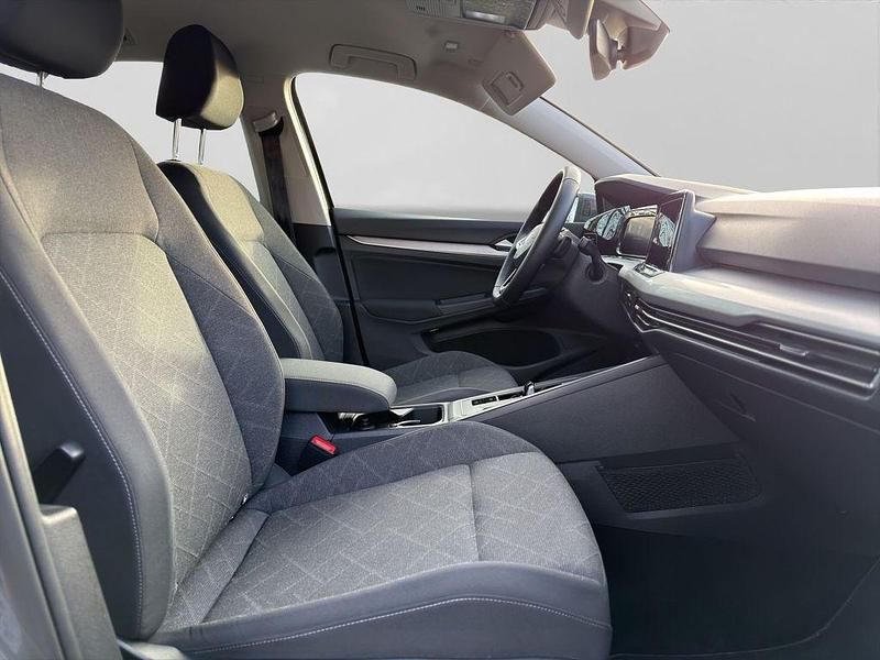 Gebraucht VW Golf VIII Life 110 PS (80 kW) 2021 Grau Kombi