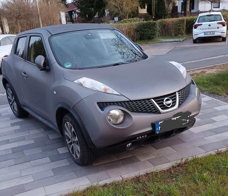 Grau Gebraucht 2011 Nissan Juke Tekna SUV | 7.300 € (Guter Preis) - Bild 1/4