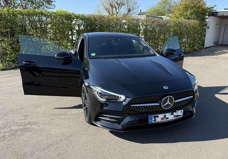 Gebraucht Mercedes CLA200 163 PS (119 kW) 2022 Schwarz Limousine