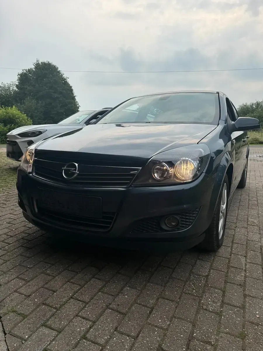 Gebraucht Opel Astra 116 PS (85 kW) 2008 Blau Kleinwagen