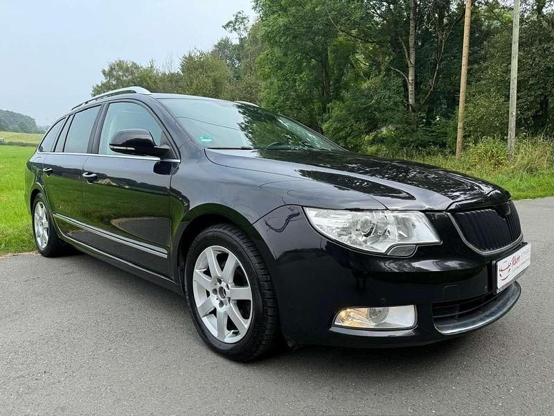 Schwarzmagic perleffekt Gebraucht 2011 Skoda Superb Elegance Kombi | 8.390 € (Guter Preis) - Bild 1/4