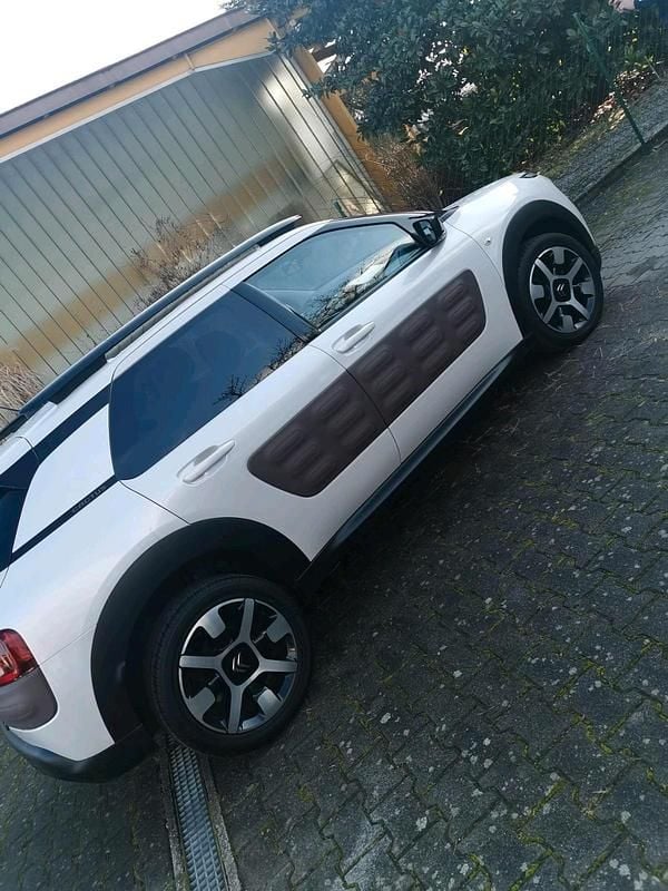 Gebraucht Citroën C4 Cactus 99 PS (72 kW) 2014 Weiß Kleinwagen