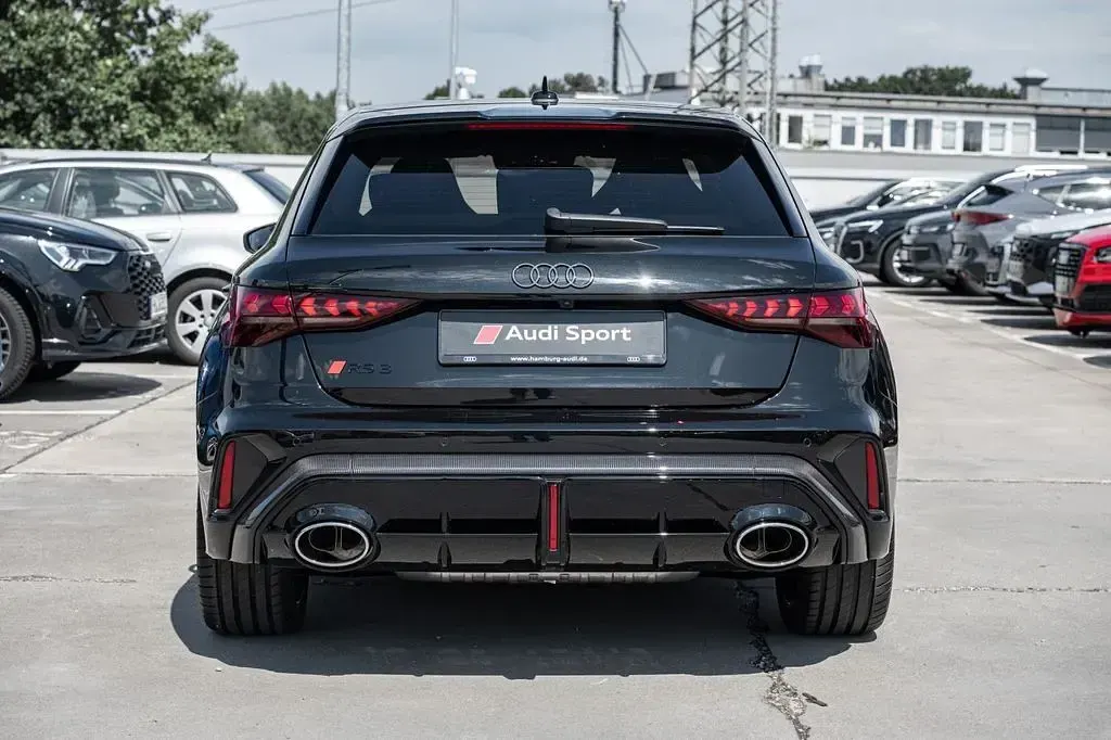 Neu Audi RS3 Sportback Sport 400 PS (294 kW) 2026 Schwarz Kleinwagen