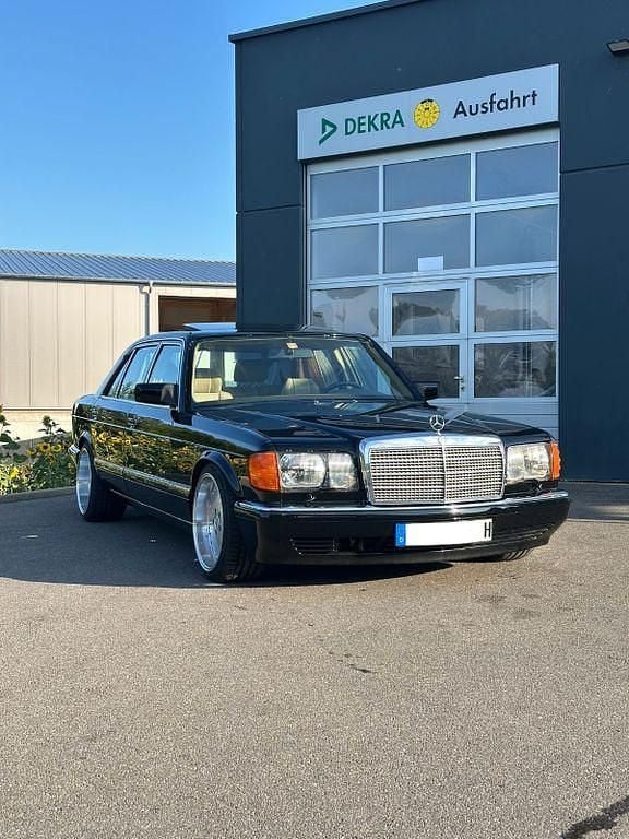 Schwarz Gebraucht 1988 Mercedes 560 Limousine | 49.500 € - Bild 1/4
