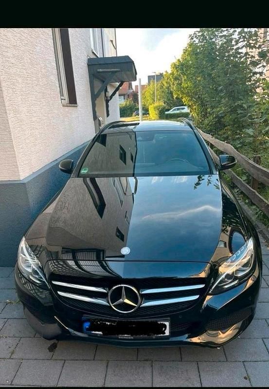 Schwarz Gebraucht 2016 Mercedes 220 Kombi | 16.000 € - Bild 1/4