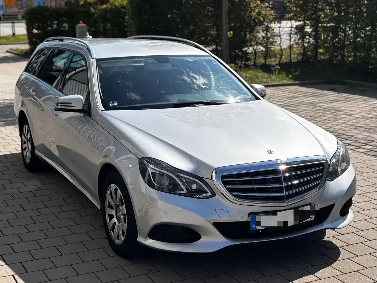 Usado Mercedes E220 177 CV (130 kW) 2014 Plateado Familiar