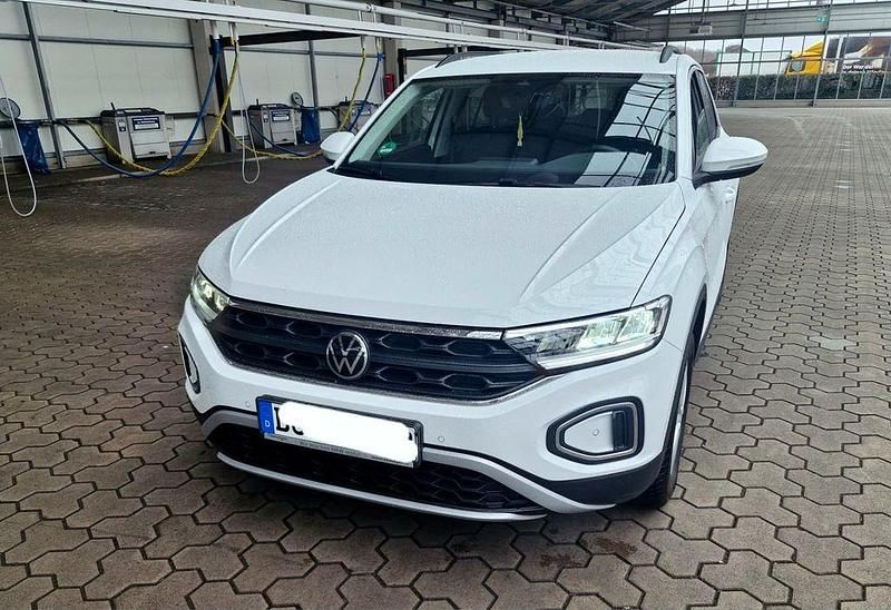 Second-hand VW T-Roc Life 110 CP (80 kW) 2023 Alb SUV