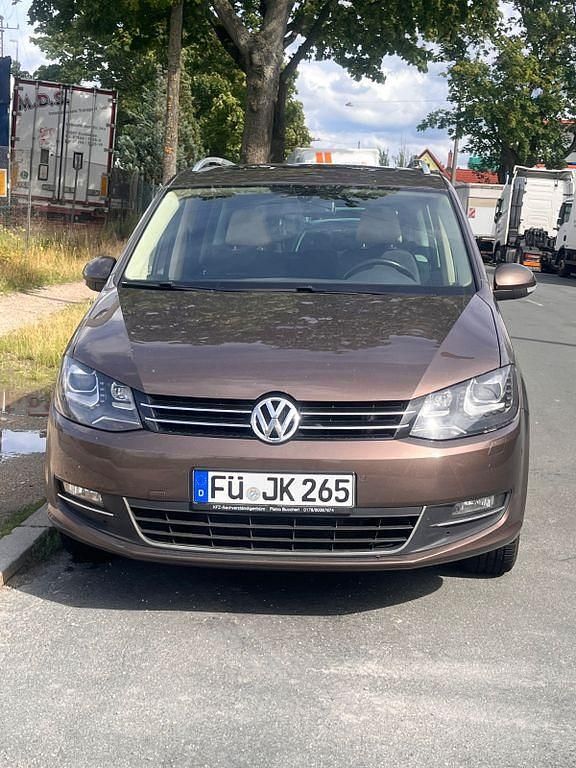 Braun Gebraucht 2012 VW Sharan Highline Van / Kleinbus | 13.500 € (Teuer) - Bild 1/4