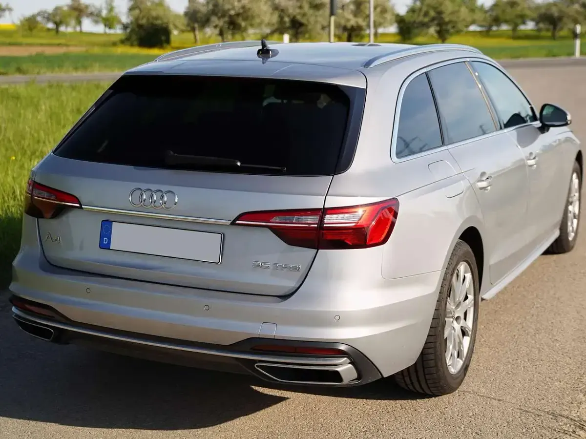 Gebraucht Audi A4 Ambiente 150 PS (110 kW) 2025 Silber Limousine
