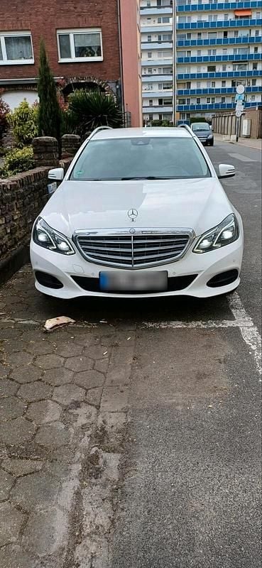 Gebraucht Mercedes E250 204 PS (150 kW) 2015 Weiß Limousine