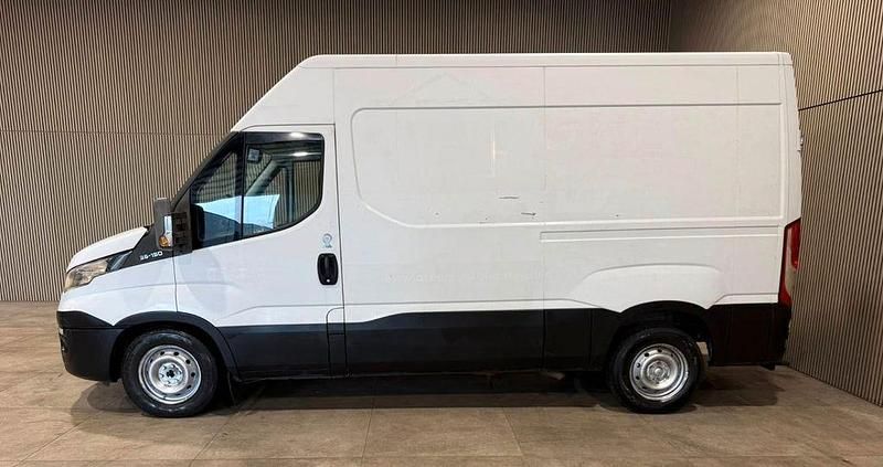 Gebraucht Iveco Daily 106 PS (77 kW) 2015 Weiß Van / Kleinbus