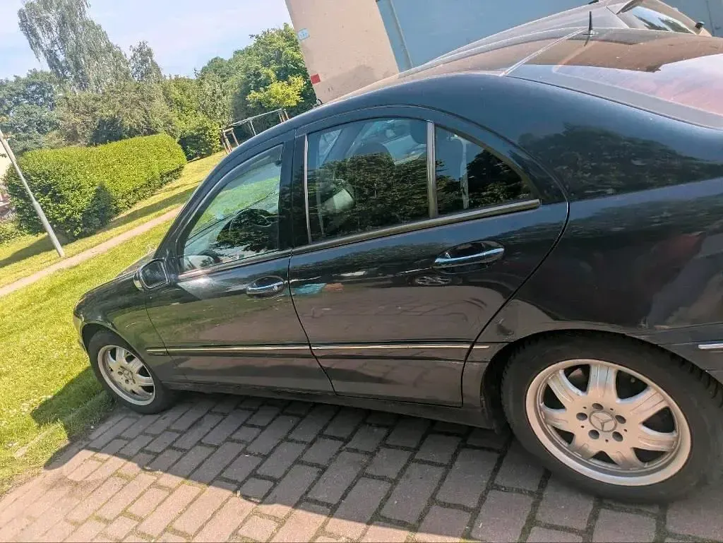 Gebraucht Mercedes C220 143 PS (105 kW) 2003 Schwarz Limousine