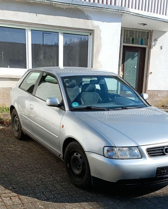 Grau Gebraucht 1999 Audi A3 Ambiente Kleinwagen | 4.650 € - Bild 1/4