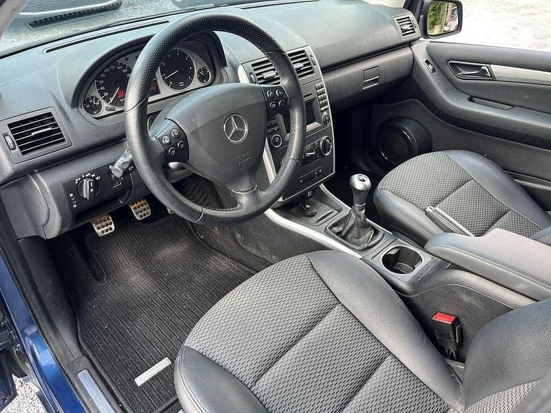 Gebraucht Mercedes A180 116 PS (85 kW) 2011 Blau Limousine