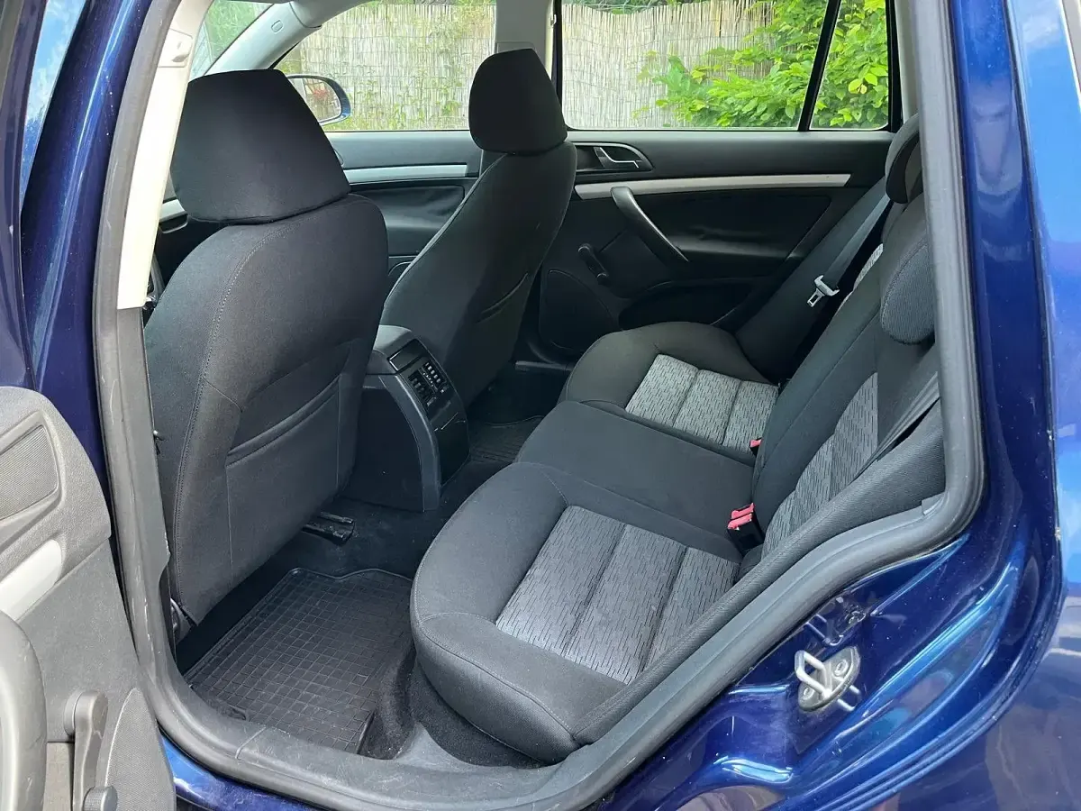 Gebraucht Skoda Octavia Elegance 160 PS (117 kW) 2009 Blau Kombi