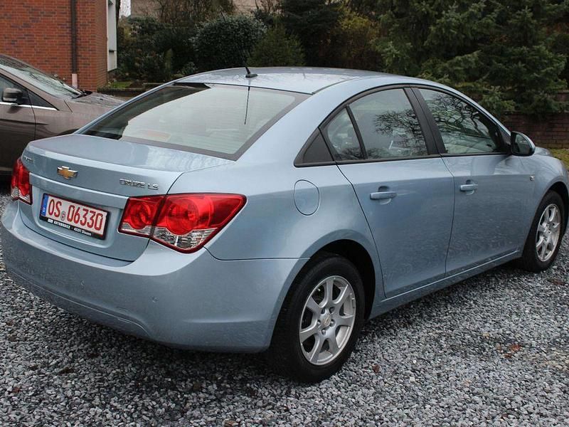 Gebraucht Chevrolet Cruze LT 150 PS (110 kW) 2010 Eisblau/misty lake met Limousine