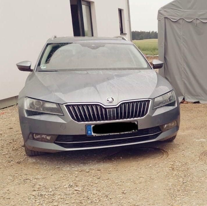 Gebraucht Skoda Superb Style 150 PS (110 kW) 2017 Grau Kombi