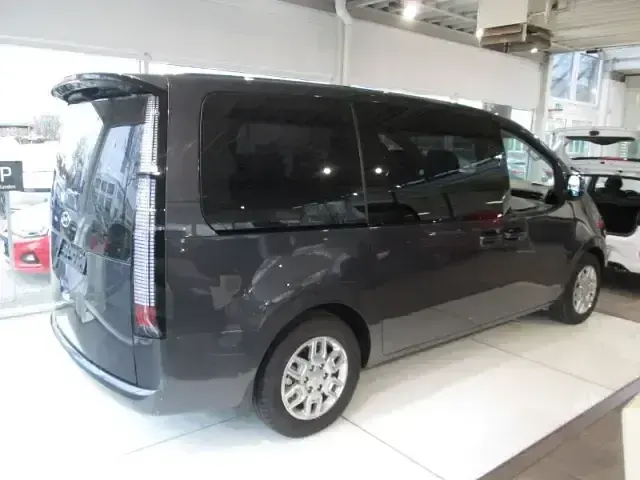 Gebraucht Hyundai Staria Trend 177 PS (130 kW) 2024 Grau Van / Kleinbus
