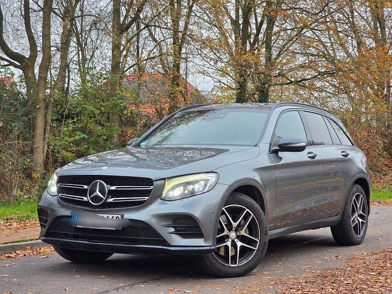 Grau Gebraucht 2016 Mercedes GLC250 AMG line SUV | 15.900 € (Fairer Preis) - Bild 1/4