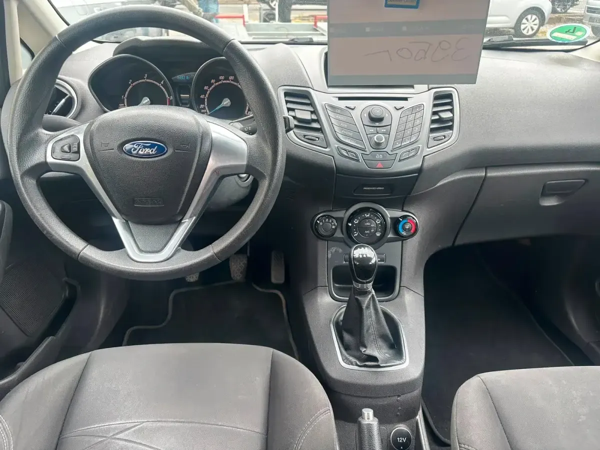 Gebraucht Ford Fiesta 95 PS (69 kW) 2013 Silber Kleinwagen