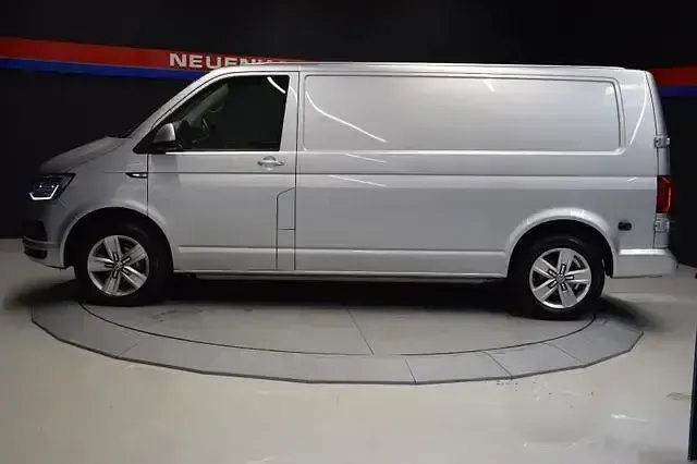 Second-hand VW Transporter 204 CP (150 kW) 2019 Argintiu Van