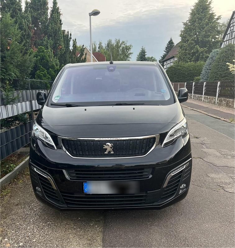 Schwarz Gebraucht 2021 Peugeot Traveller Business-Line Van / Kleinbus | 31.500 € (Fairer Preis) - Bild 1/4