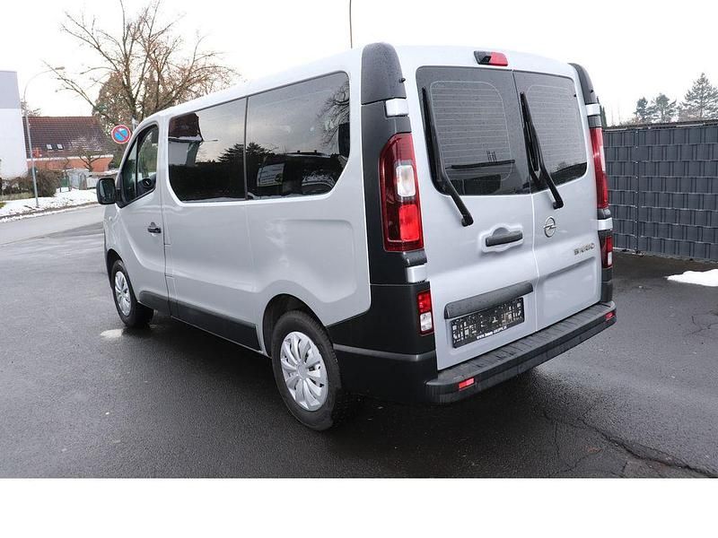 Gebraucht Opel Vivaro 125 PS (91 kW) 2018 Silber Van / Kleinbus