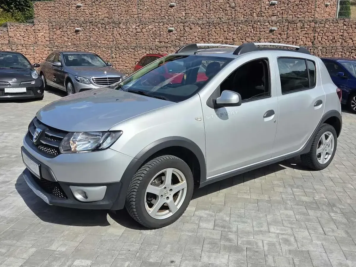 Gebraucht Dacia Sandero Prestige 90 PS (66 kW) 2015 Platingrau Kleinwagen
