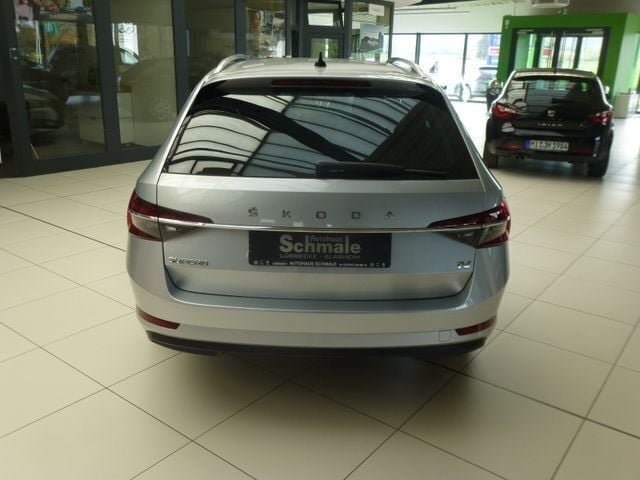 Gebraucht Skoda Superb Style 156 PS (114 kW) 2022 Silber Kombi