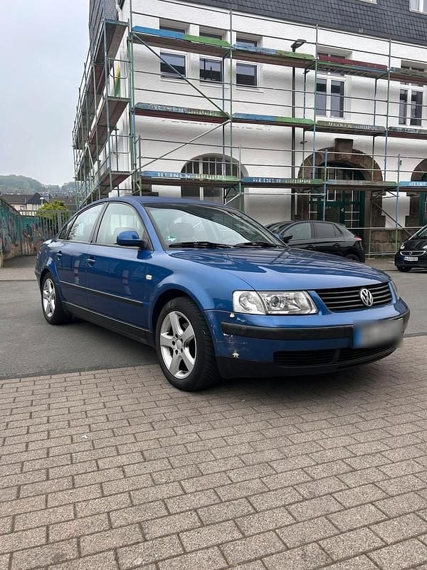 Second-hand VW Passat 101 CP (74 kW) 1999 Albastru Berlinǎ