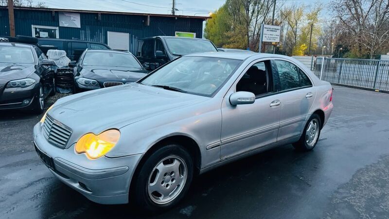 Silber Gebraucht 2002 Mercedes C180 Elegance Limousine | 1.999 € (Superpreis) - Bild 1/4