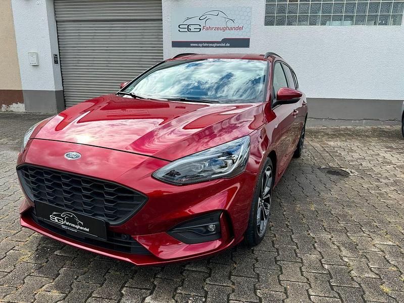 Rot Gebraucht 2020 Ford Focus ST-Line Limousine | 16.490 € (Fairer Preis) - Bild 1/4
