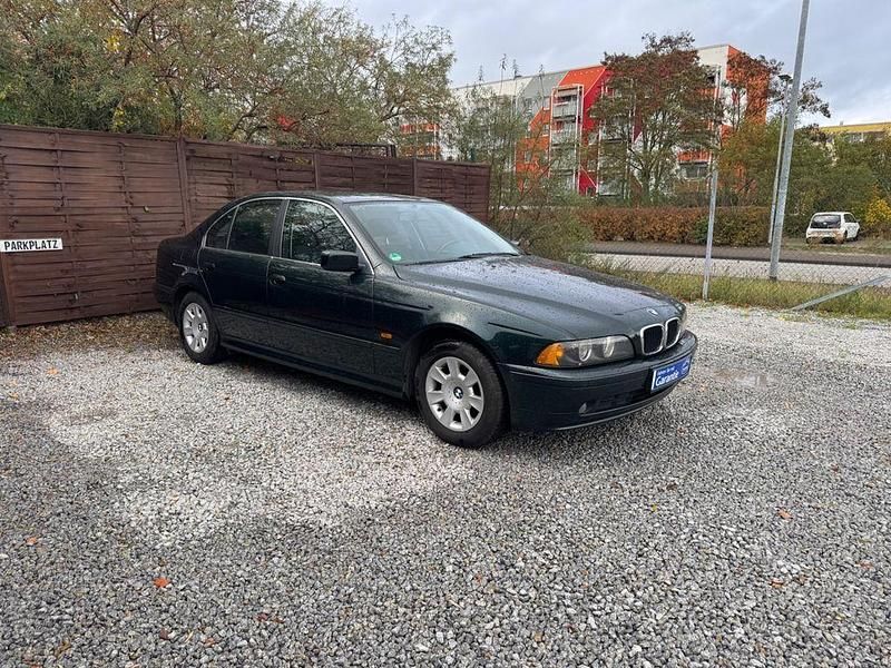 Grün Gebraucht 2002 BMW 520 Limousine | 4.999 € (Etwas zu teuer) - Bild 1/4