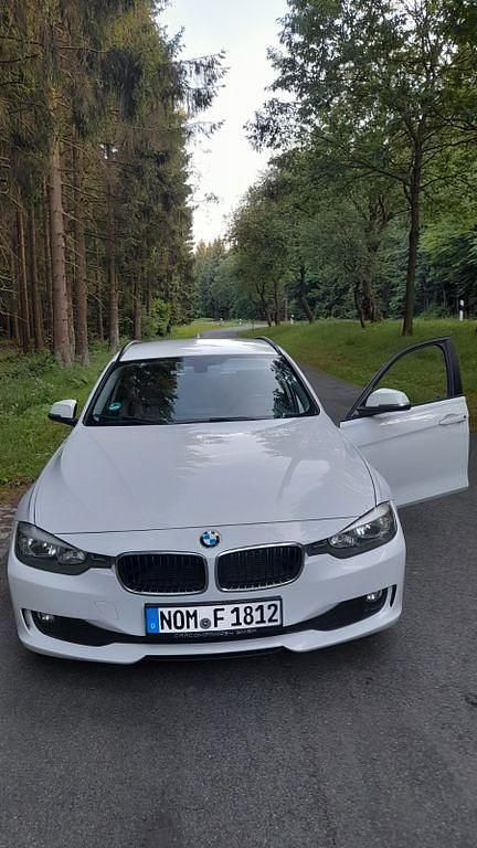 Weiß Gebraucht 2013 BMW 318 Luxury Line Kombi | 6.000 € (Fairer Preis) - Bild 1/4