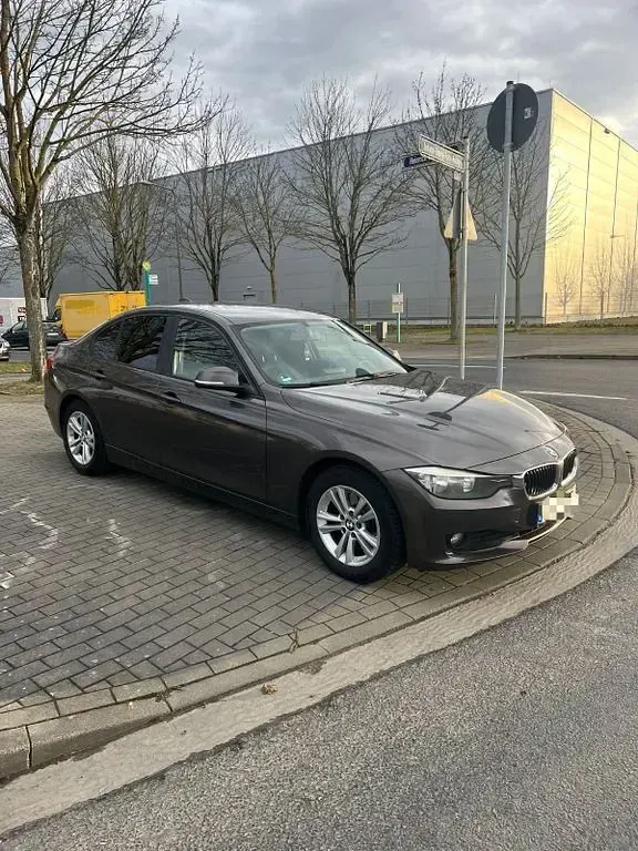 Gebraucht BMW 316 116 PS (85 kW) 2012 Braun Limousine
