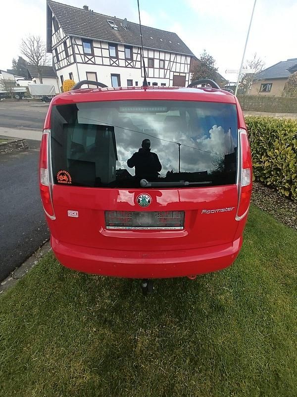 Gebraucht Skoda Roomster 110 PS (80 kW) 2010 Rot Van / Kleinbus