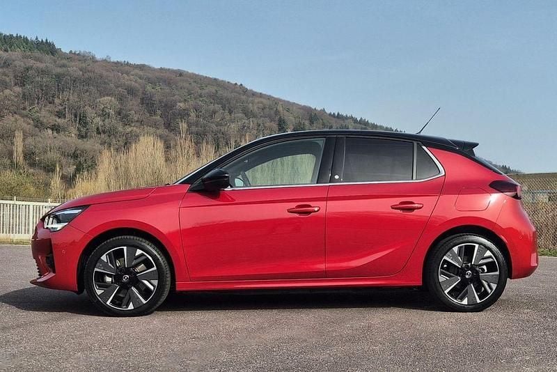 Gebraucht Opel Corsa-e Ultimate 100 kW (136 PS) 2022 Rot Kleinwagen